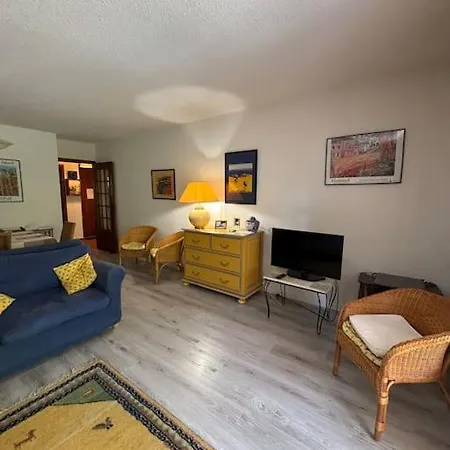 Proche - Piscine Apartment *