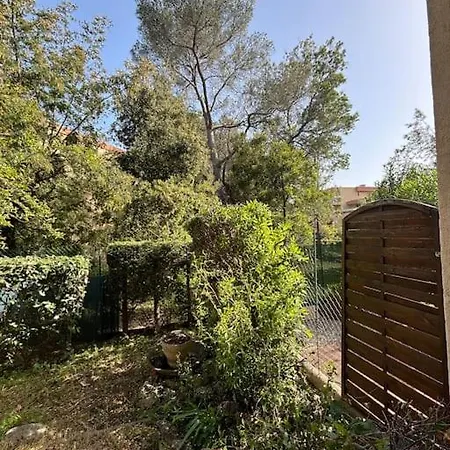 Proche - Piscine Apartment *